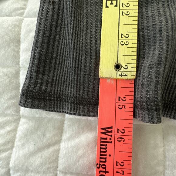 AERIE Henley Shirt Womens Medium Gray Waffle Weave Casual Retro Y2K Grunge - Picture 8 of 8